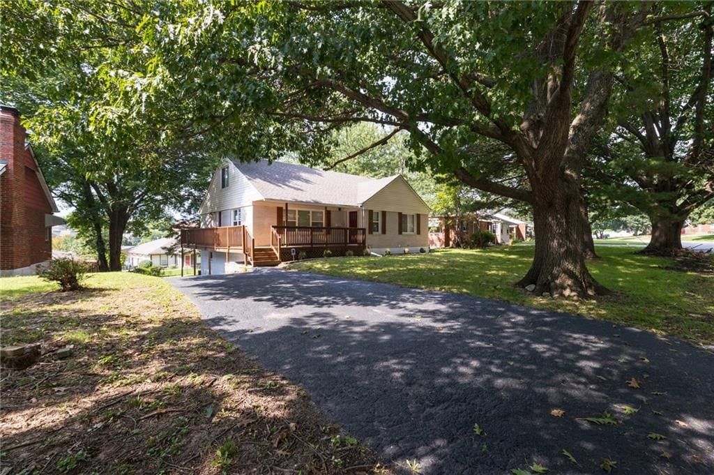 319 E Bellevista Drive, Independence, MO: listing photo 3