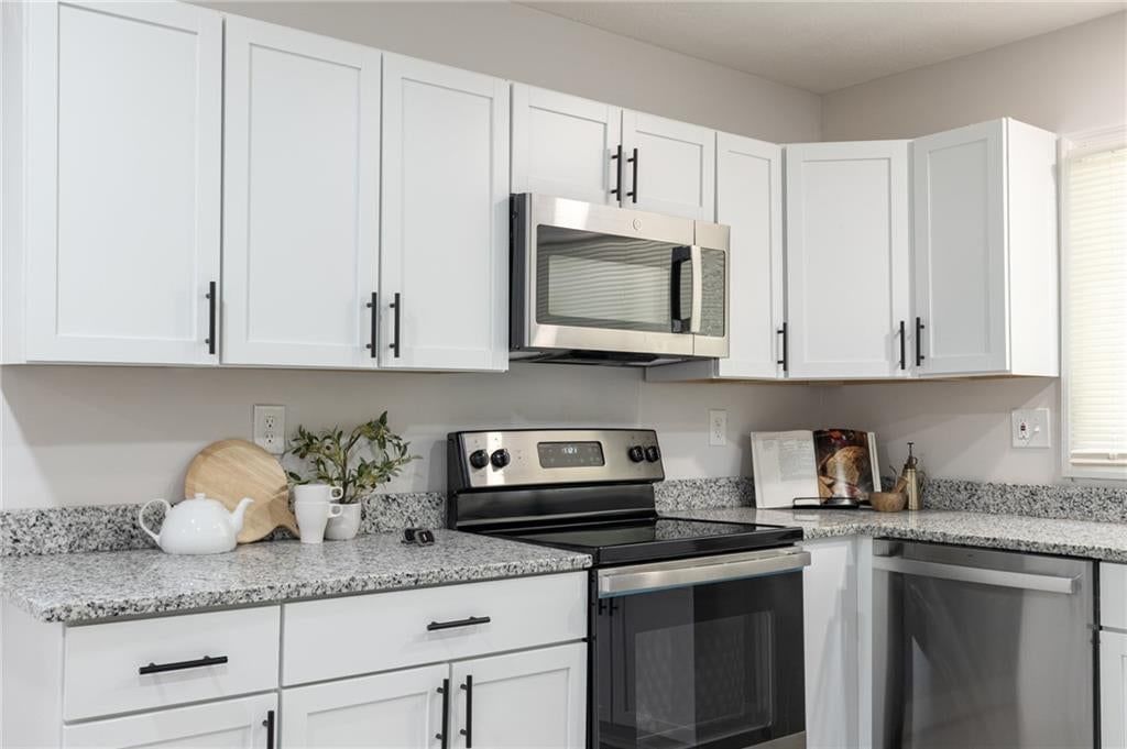Photo 16 of 37 - 319 E Bellevista Drive, Independence, MO 64055