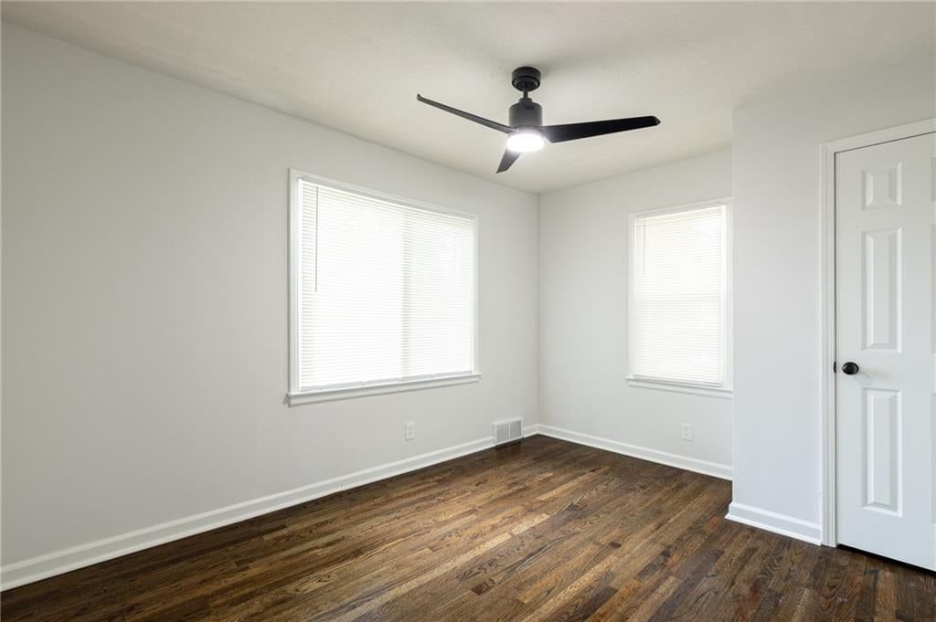 Photo 19 of 37 - 319 E Bellevista Drive, Independence, MO 64055