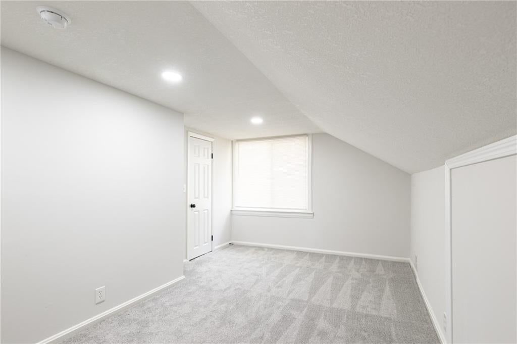Photo 29 of 37 - 319 E Bellevista Drive, Independence, MO 64055