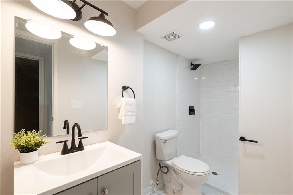 Photo 33 of 37 - 319 E Bellevista Drive, Independence, MO 64055