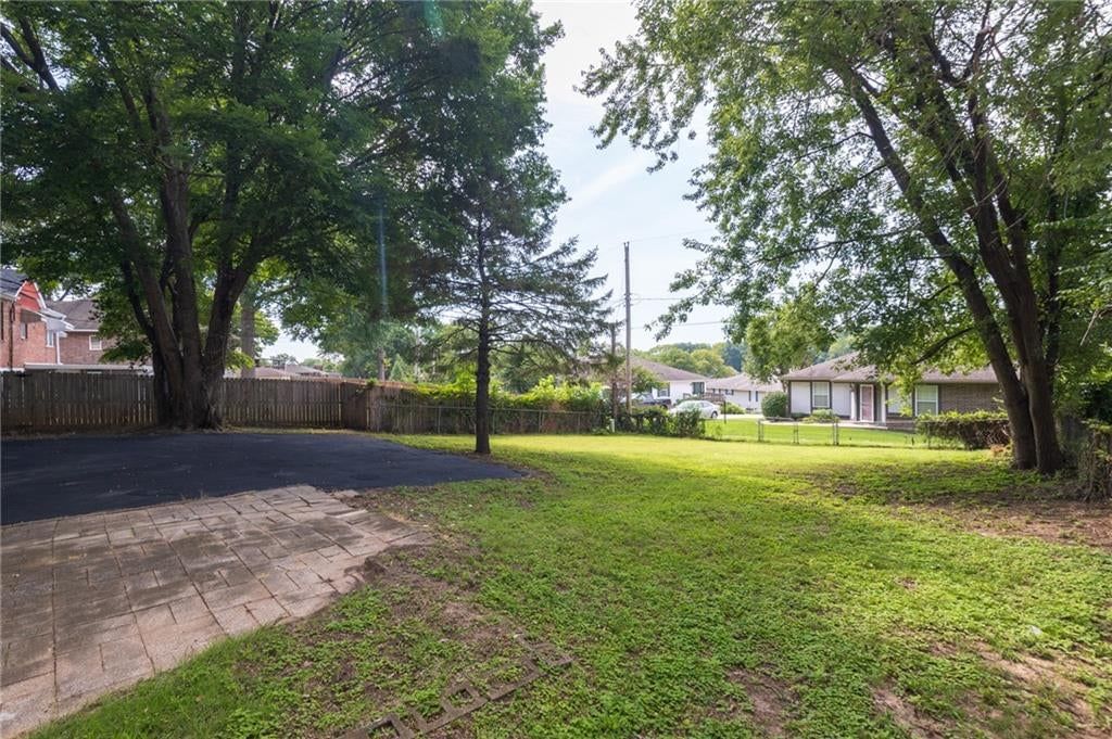 Photo 34 of 37 - 319 E Bellevista Drive, Independence, MO 64055