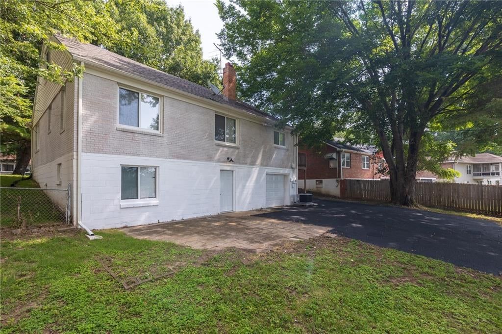 Photo 35 of 37 - 319 E Bellevista Drive, Independence, MO 64055