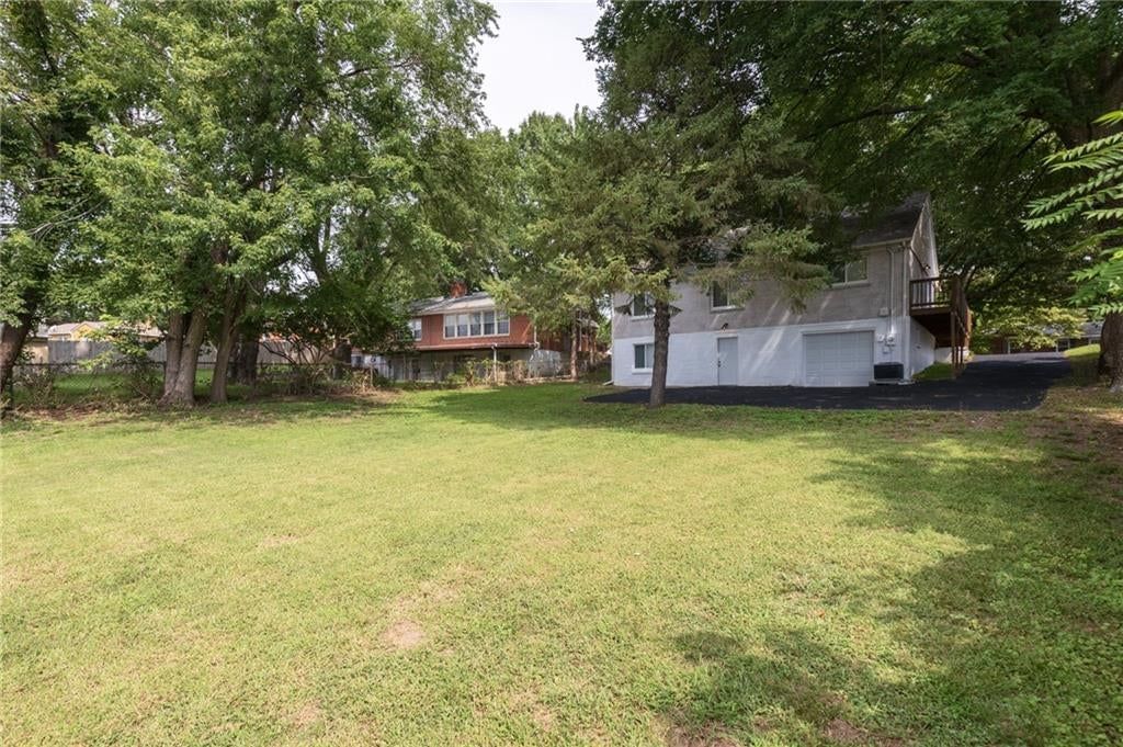 Photo 37 of 37 - 319 E Bellevista Drive, Independence, MO 64055