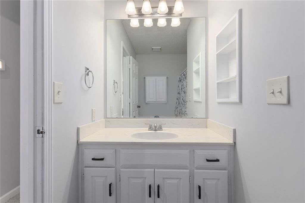 1102 S Elm Street — photo 15