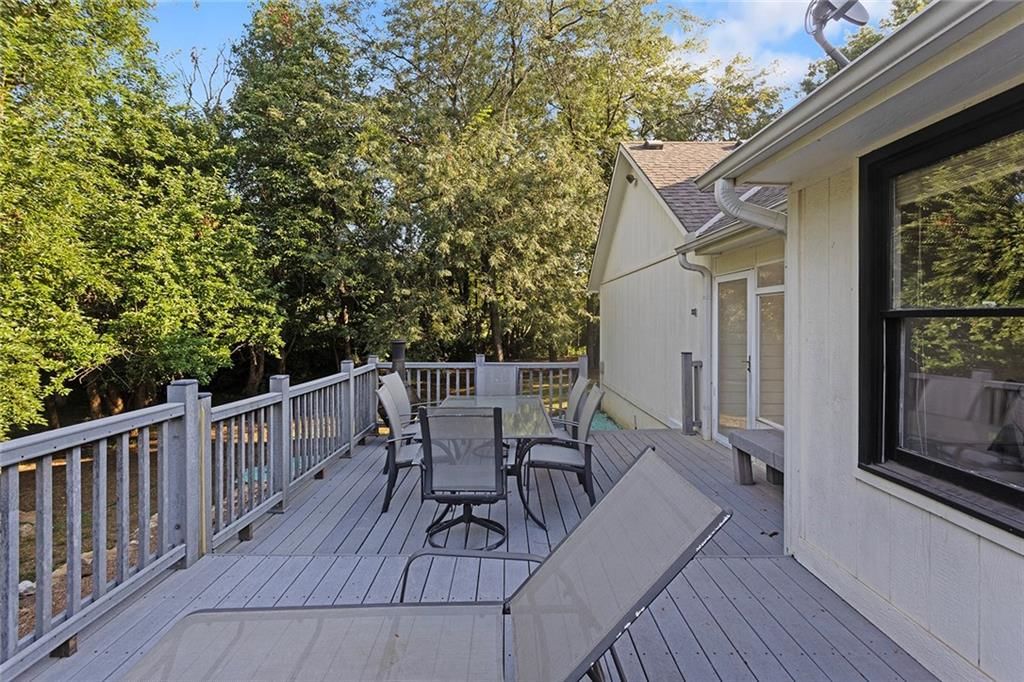 1102 S Elm Street — photo 33