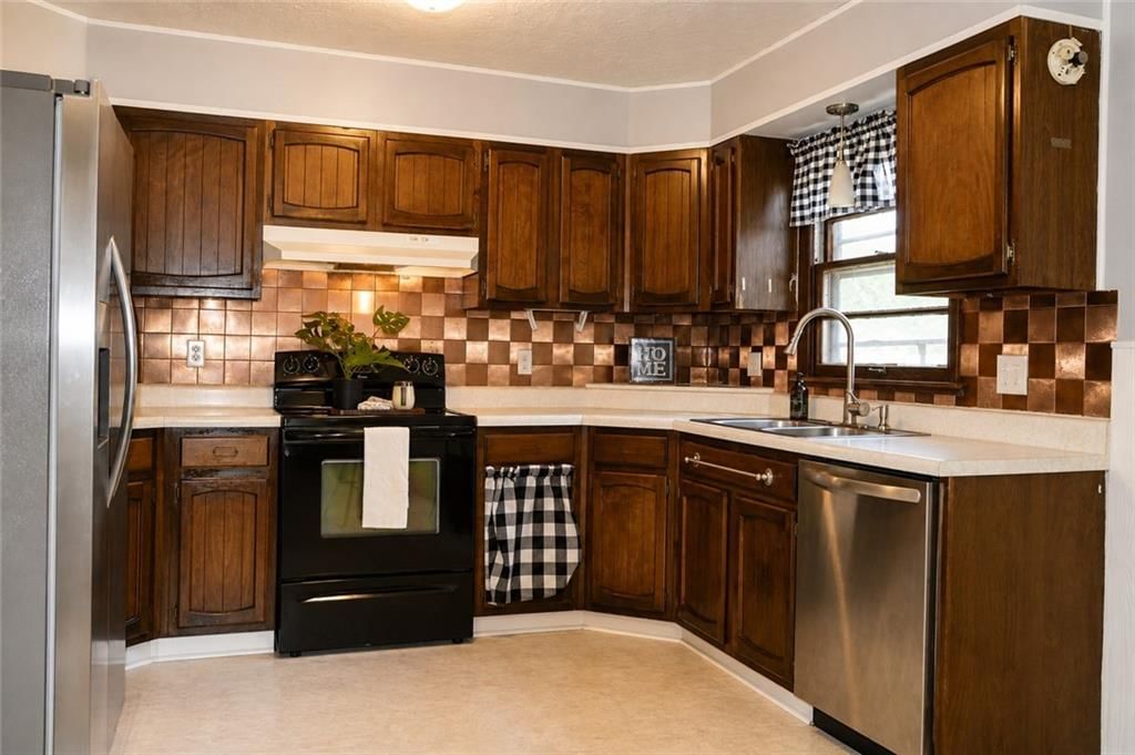 403 Catron Avenue — photo 10