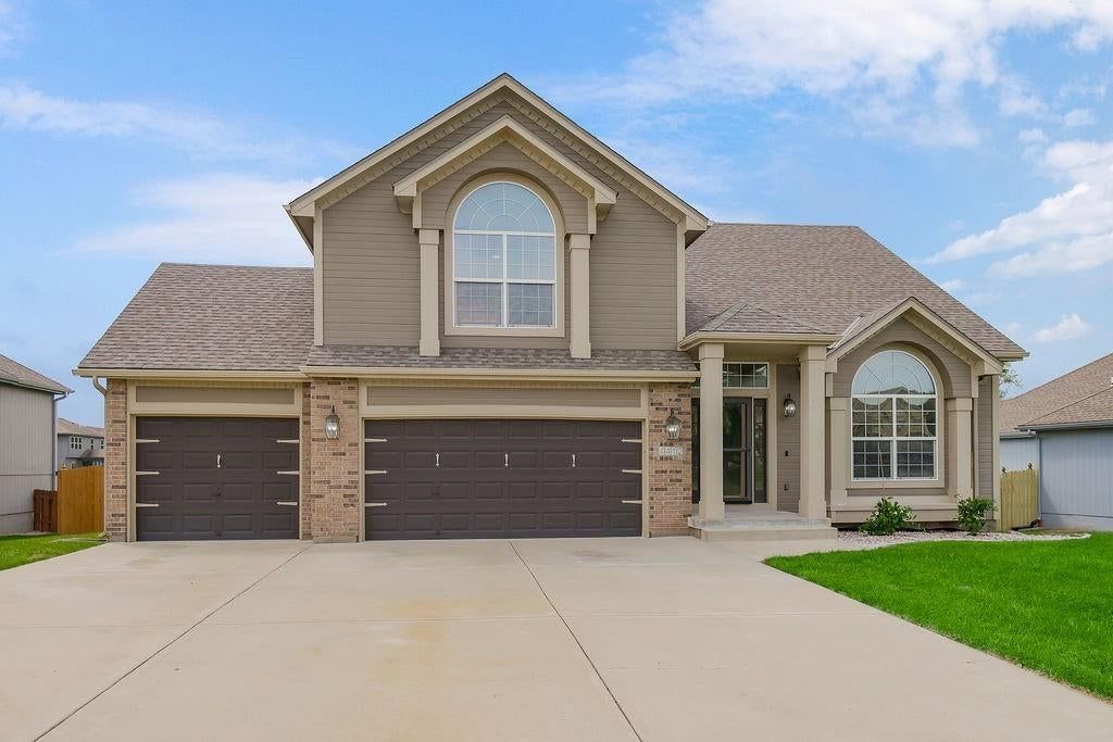 4412 SW Lyndsie Court — photo 1