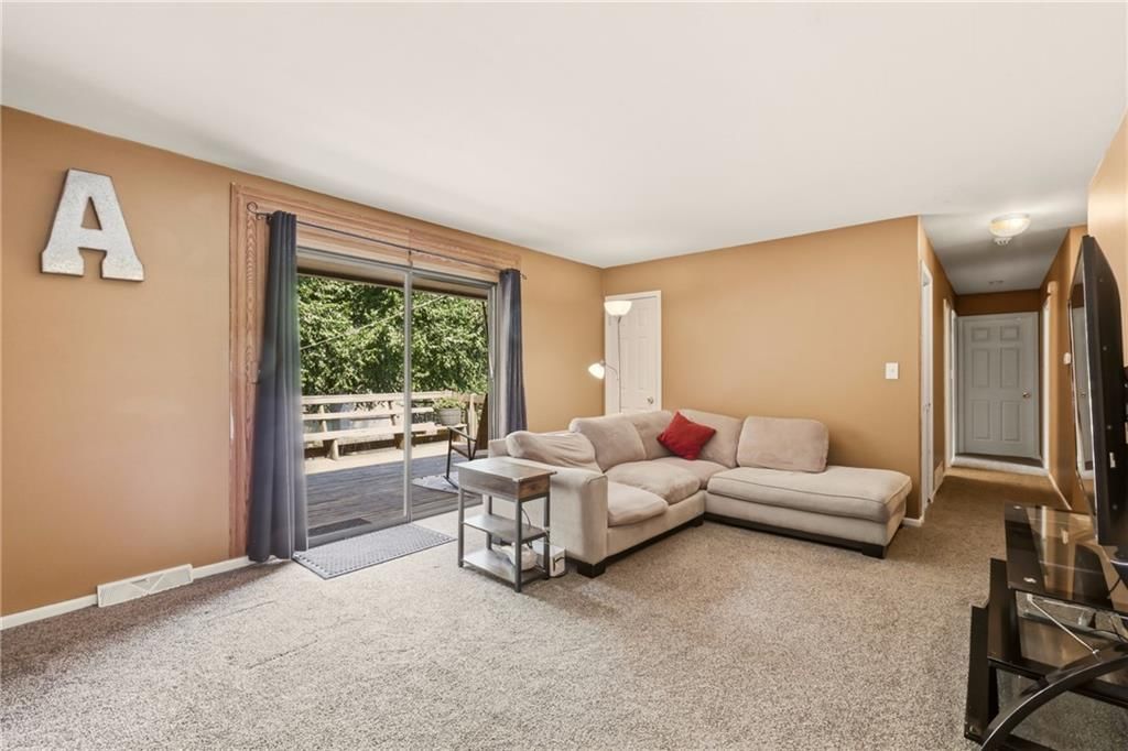5440 N Cleveland Avenue — photo 5