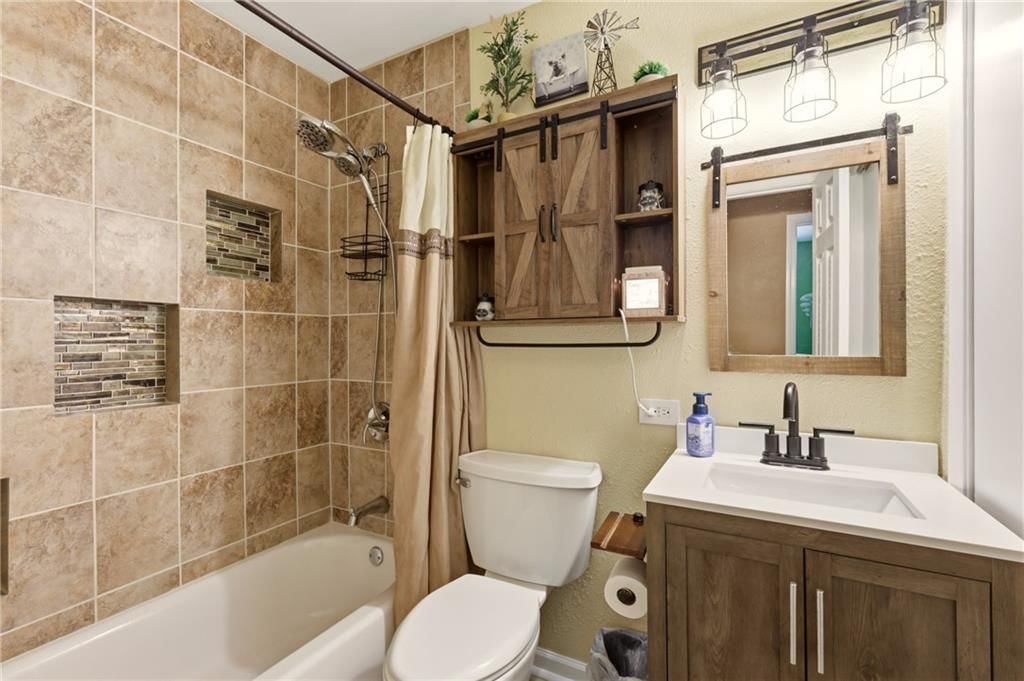 5440 N Cleveland Avenue — photo 19
