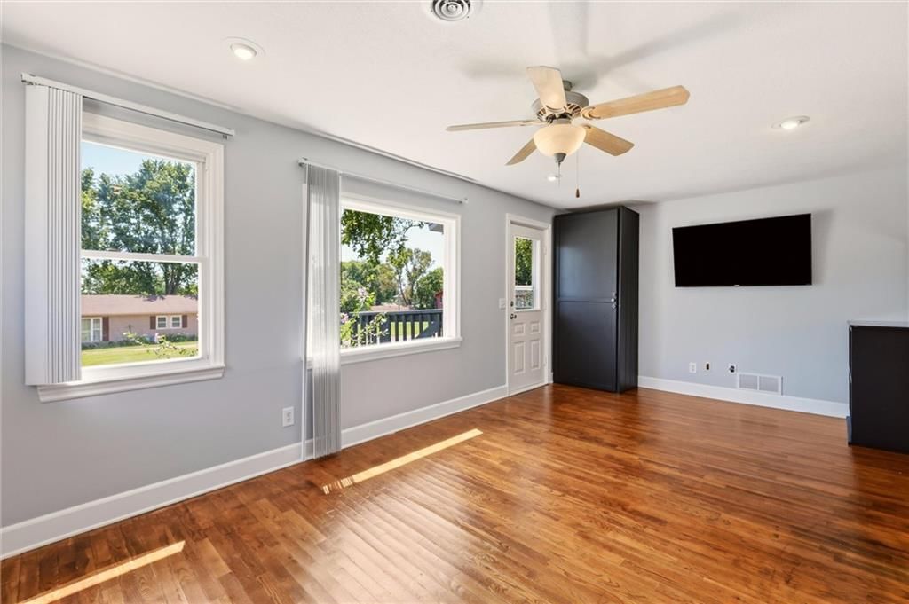 206 E Lake Street — photo 5