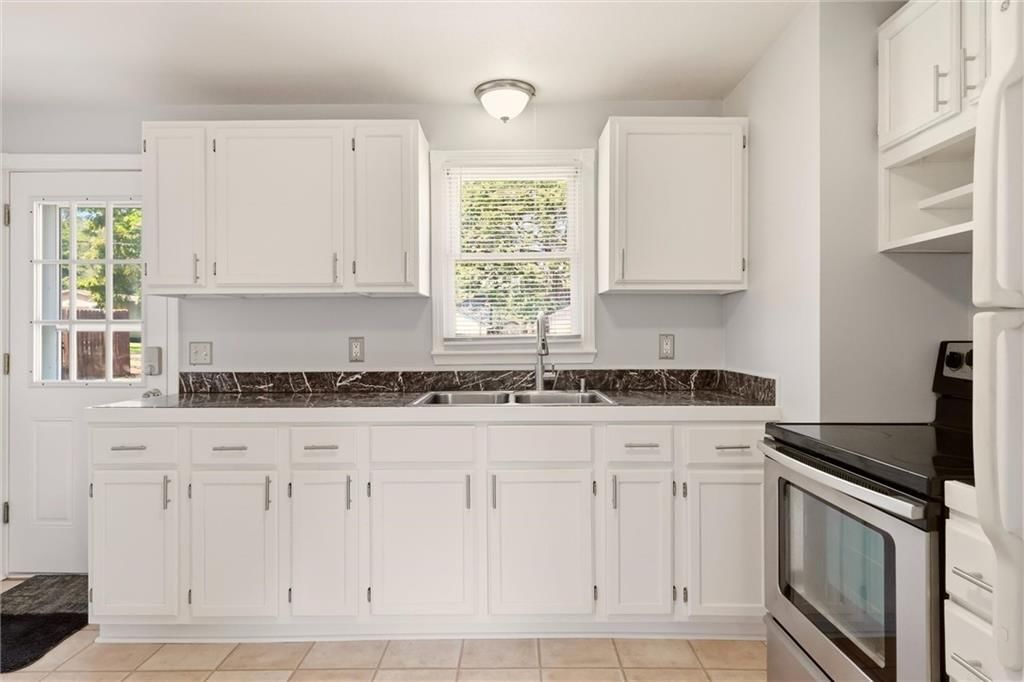 206 E Lake Street — photo 7