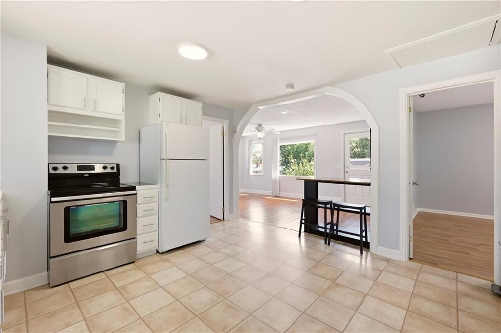 206 E Lake Street — photo 8