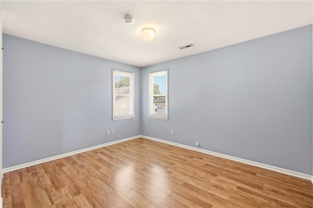 206 E Lake Street — photo 9