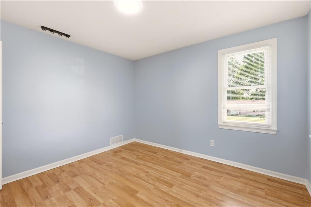 206 E Lake Street — photo 13
