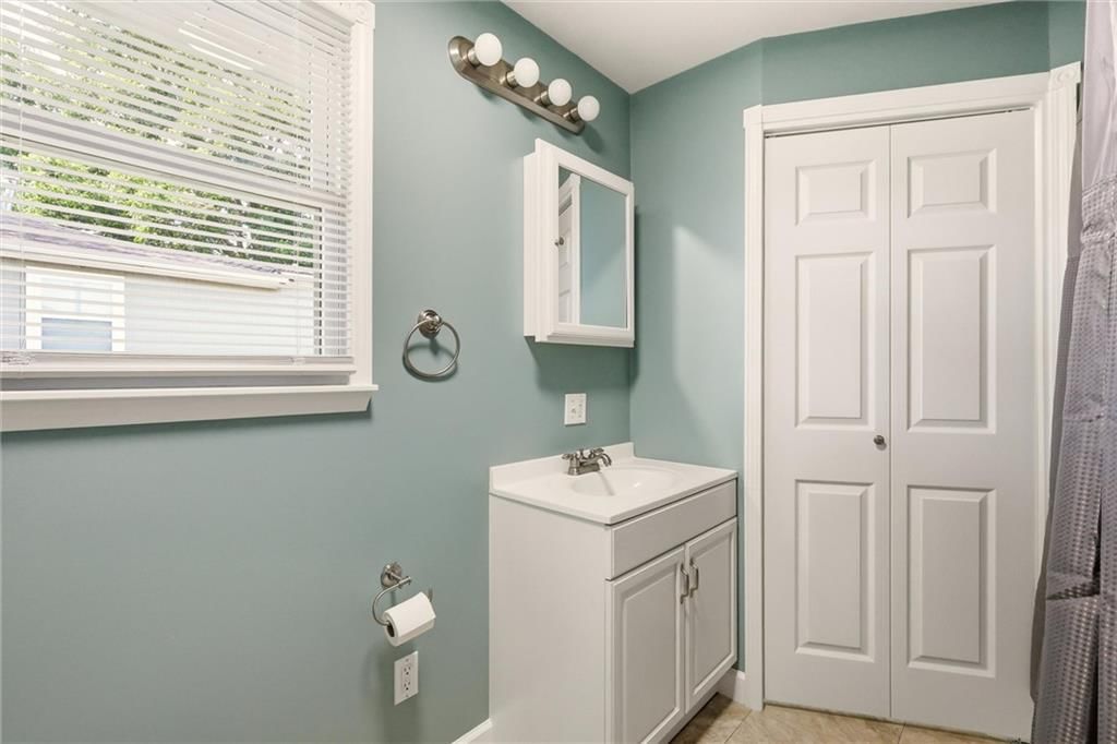 206 E Lake Street — photo 14