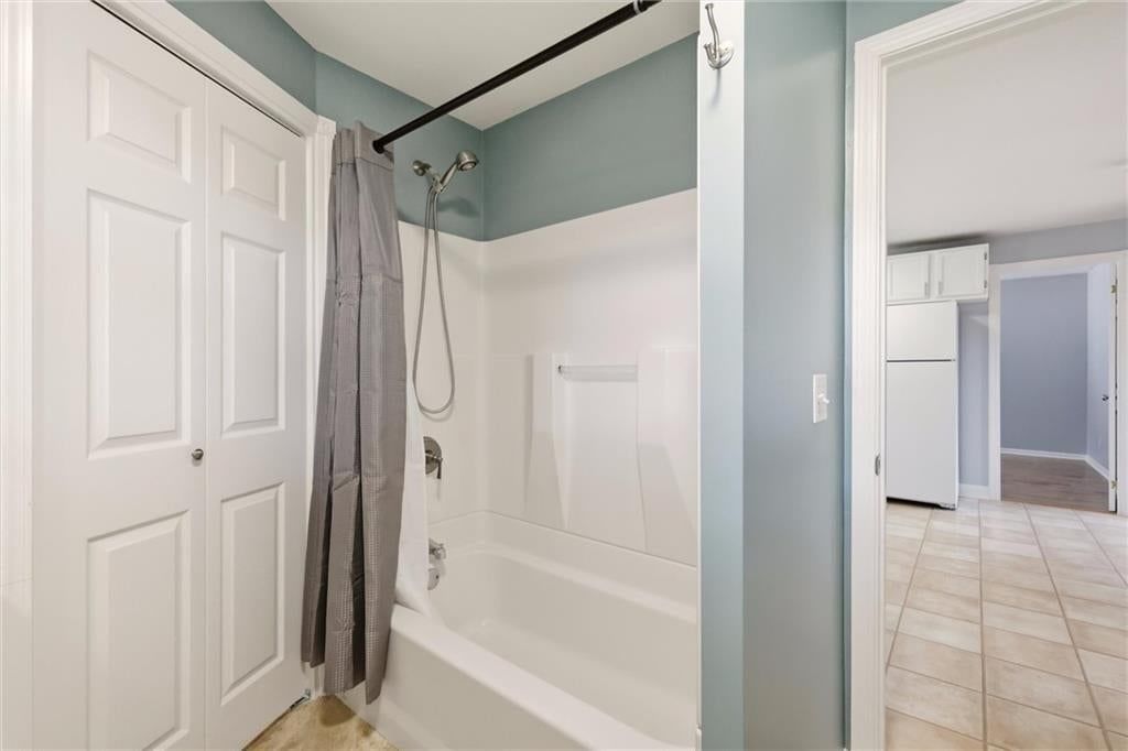206 E Lake Street — photo 15