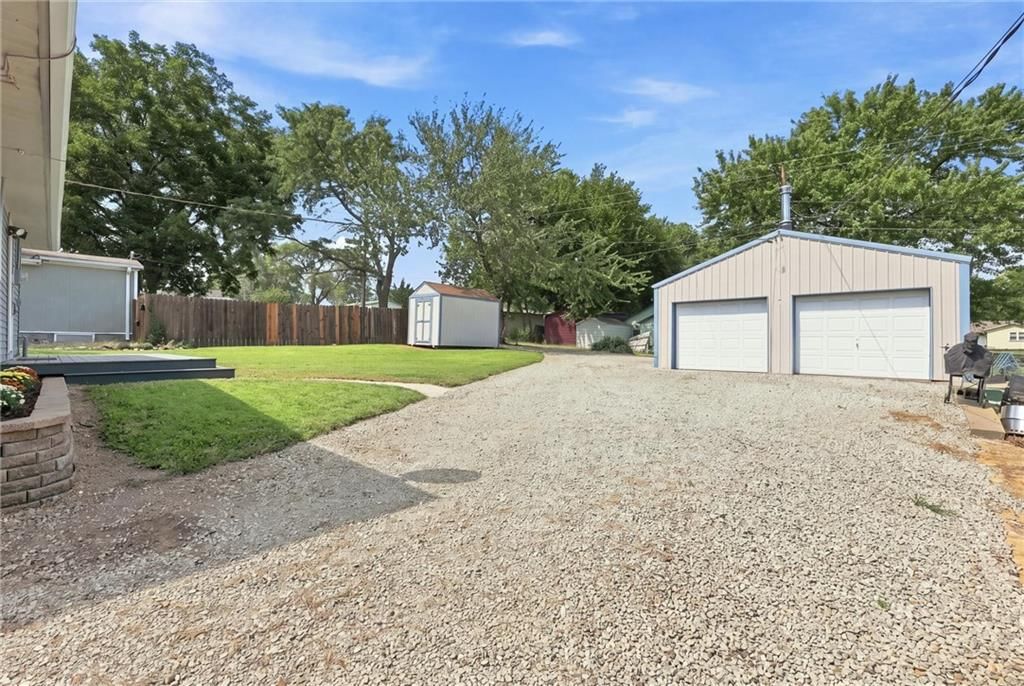 206 E Lake Street — photo 18