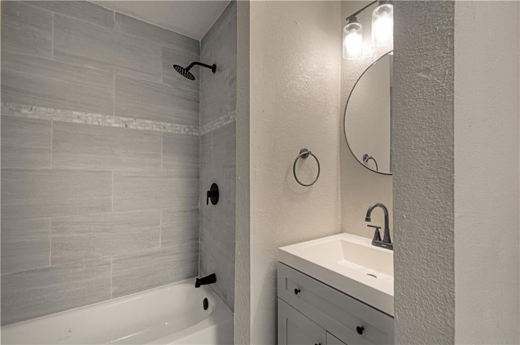 Photo 17 of 30 - 5339 Paseo Boulevard, Kansas City, MO 64110