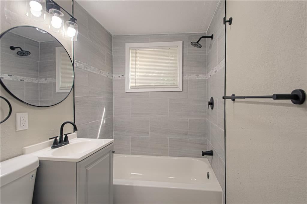 Photo 25 of 30 - 5339 Paseo Boulevard, Kansas City, MO 64110