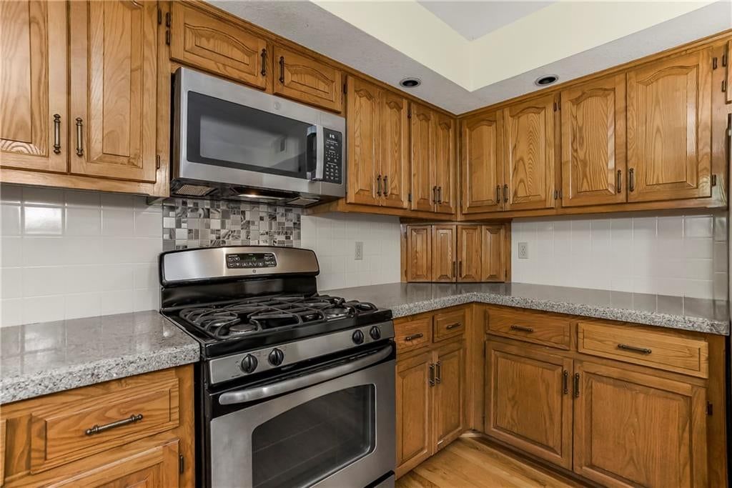 8543 Hallet Street — photo 8
