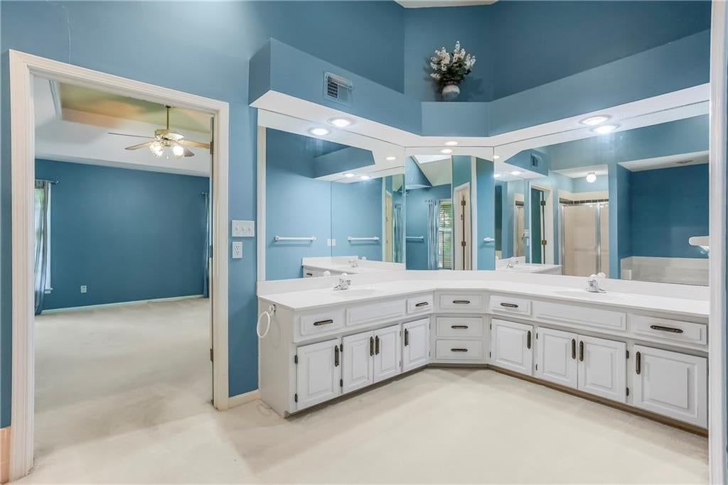 8543 Hallet Street — photo 21