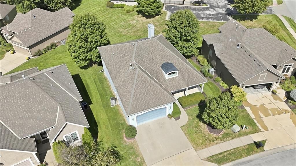 Photo 4 of 80 - 5704 NW 108th Court, Kansas City, MO 64154