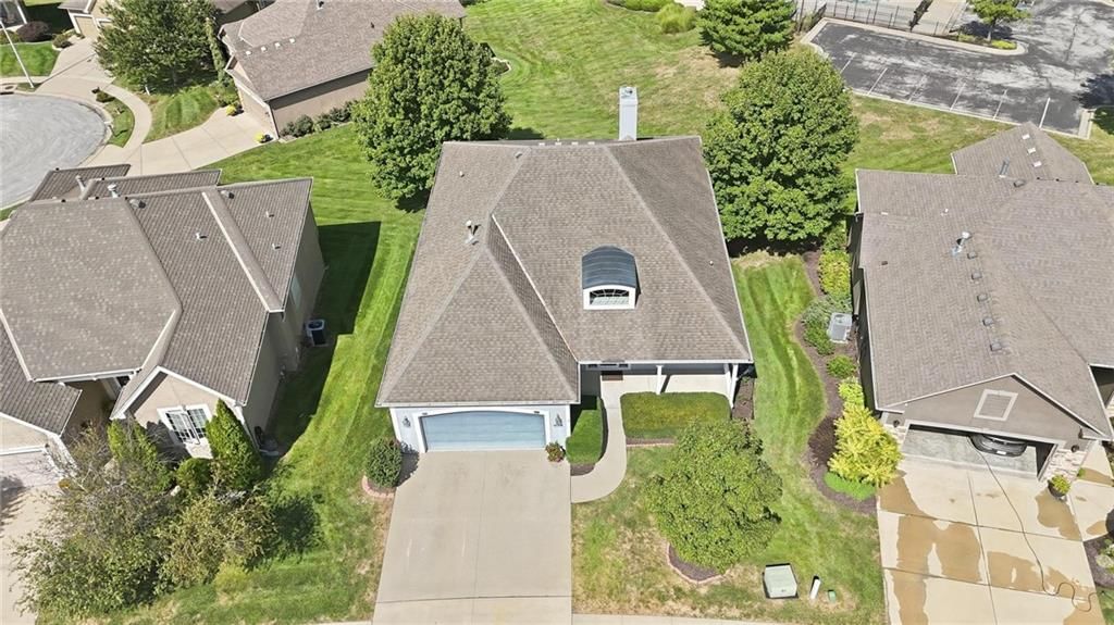 Photo 5 of 80 - 5704 NW 108th Court, Kansas City, MO 64154