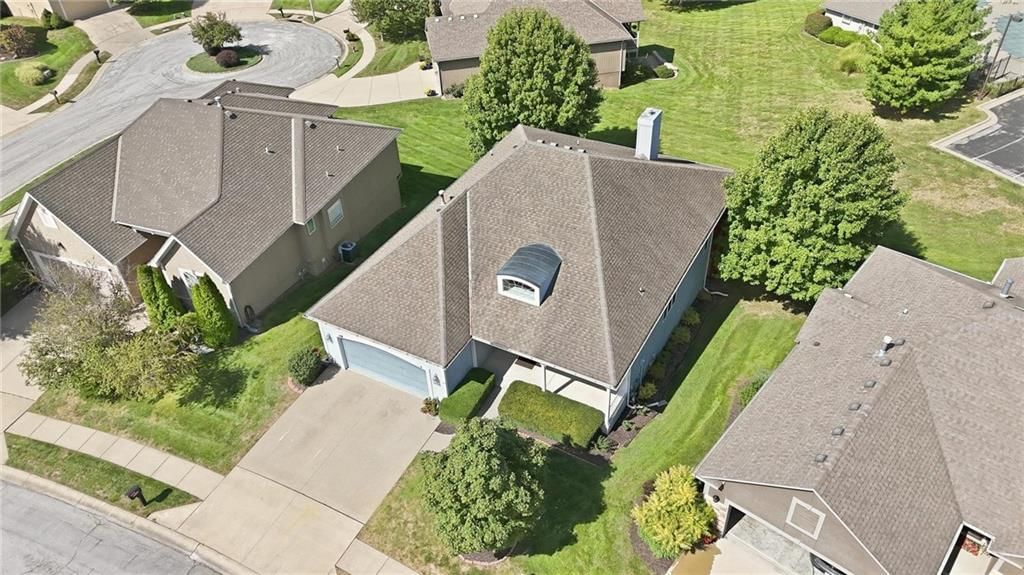 Photo 6 of 80 - 5704 NW 108th Court, Kansas City, MO 64154