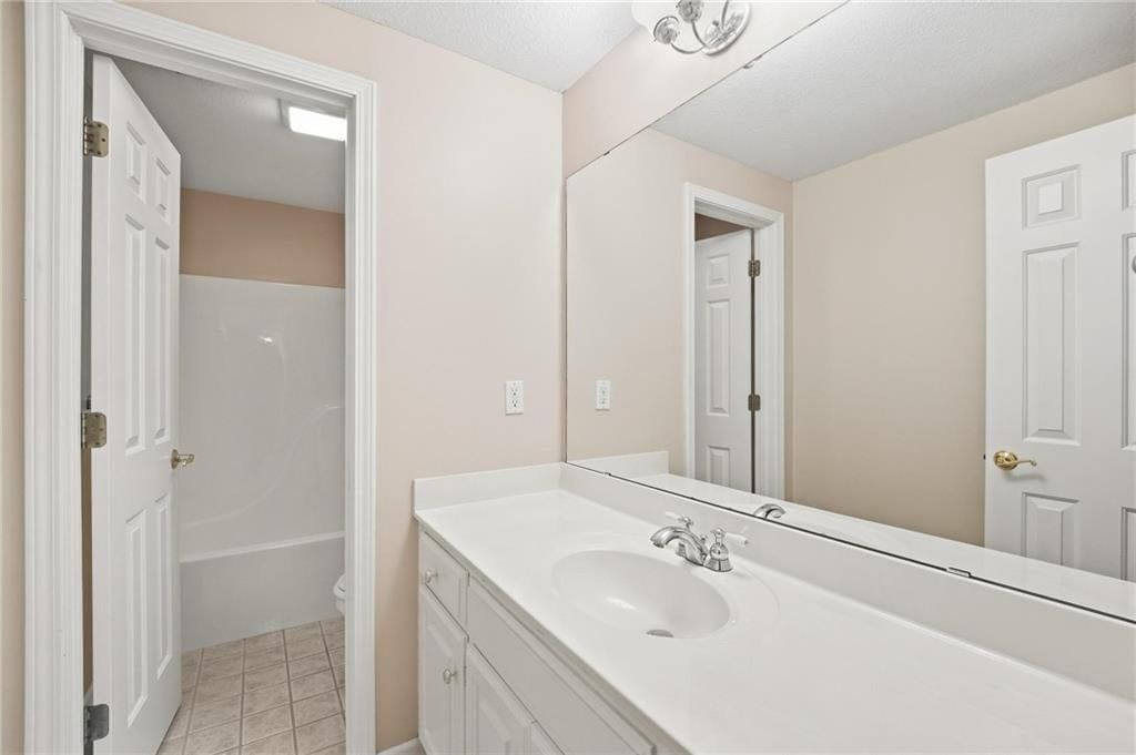 Photo 13 of 80 - 5704 NW 108th Court, Kansas City, MO 64154