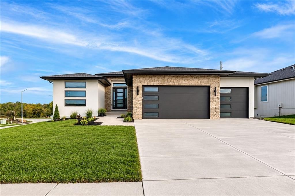 1228 Larkspur Place, Raymore, MO