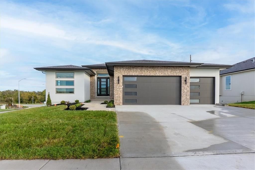 1228 Larkspur Place, Raymore, MO