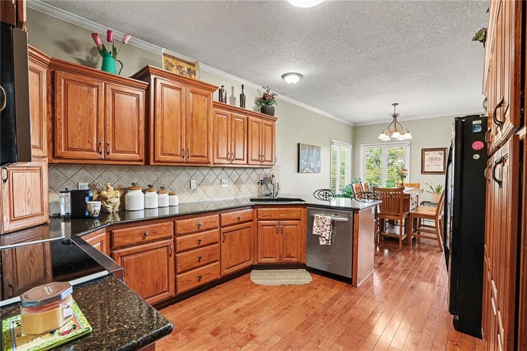 Photo 10 of 29 - 4400 NE 73rd Street, Kansas City, MO 64119