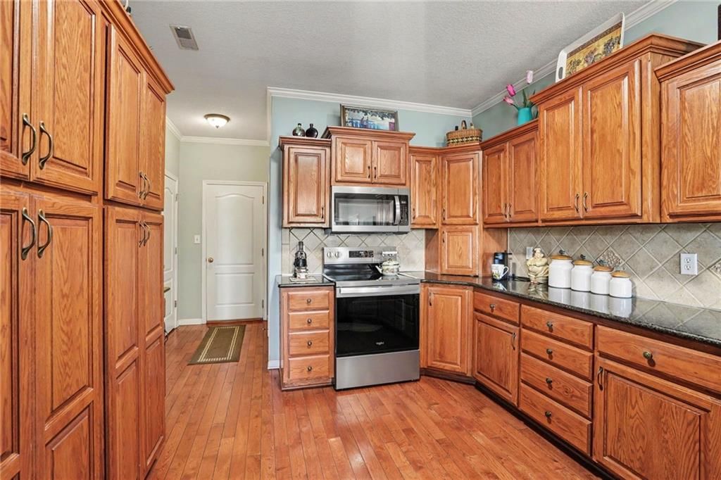 Photo 11 of 29 - 4400 NE 73rd Street, Kansas City, MO 64119