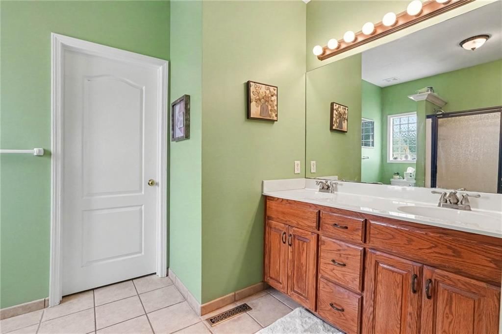 Photo 15 of 29 - 4400 NE 73rd Street, Kansas City, MO 64119