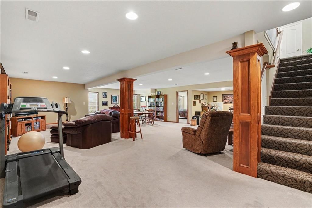 Photo 18 of 29 - 4400 NE 73rd Street, Kansas City, MO 64119