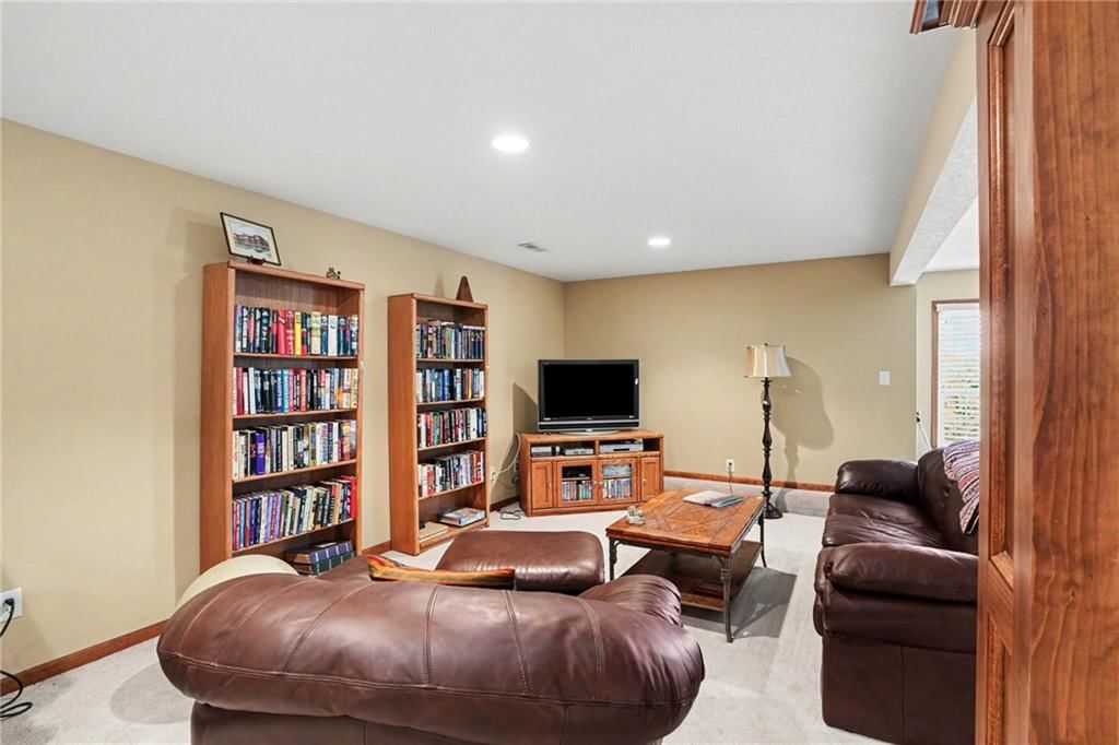 Photo 19 of 29 - 4400 NE 73rd Street, Kansas City, MO 64119
