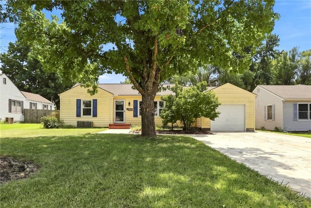 112 W 2nd Street, Tonganoxie, KS