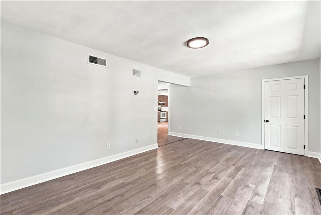112 W 2nd Street — photo 5