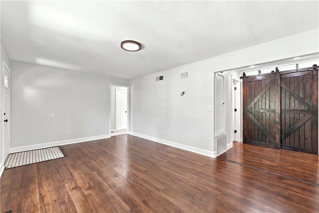 112 W 2nd Street — photo 8