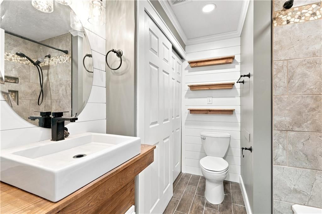 112 W 2nd Street — photo 9