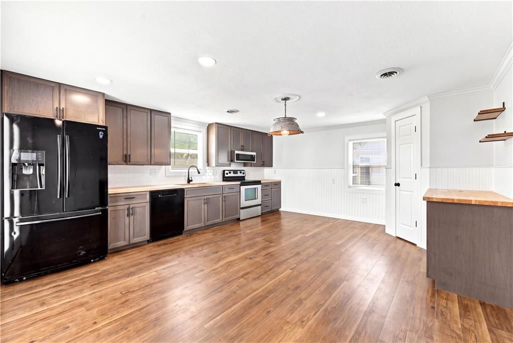 112 W 2nd Street — photo 11