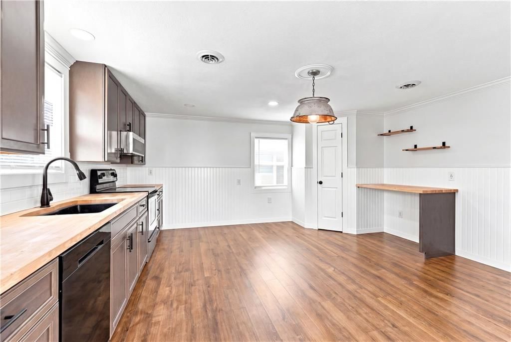 112 W 2nd Street — photo 15
