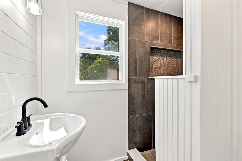 112 W 2nd Street — photo 20