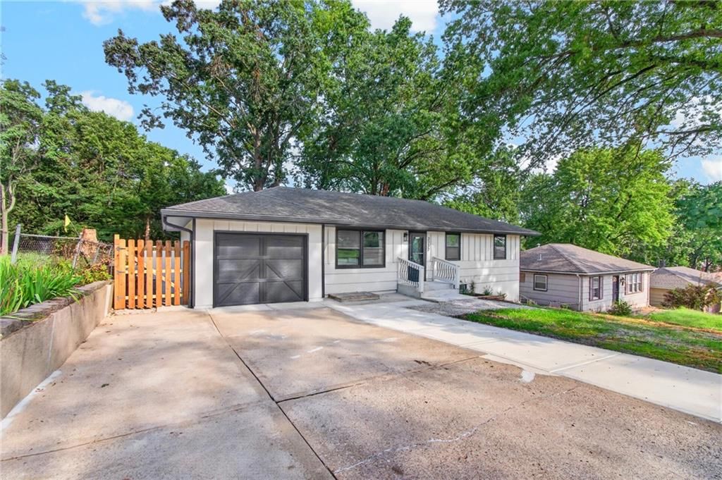 3737 N Walrond Avenue — photo 5