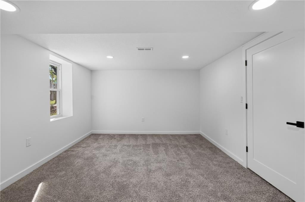 3737 N Walrond Avenue — photo 39