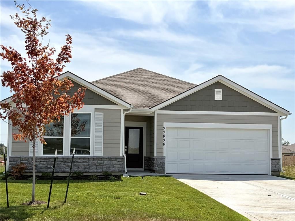 22535 W 214th Street, Spring Hill, KS