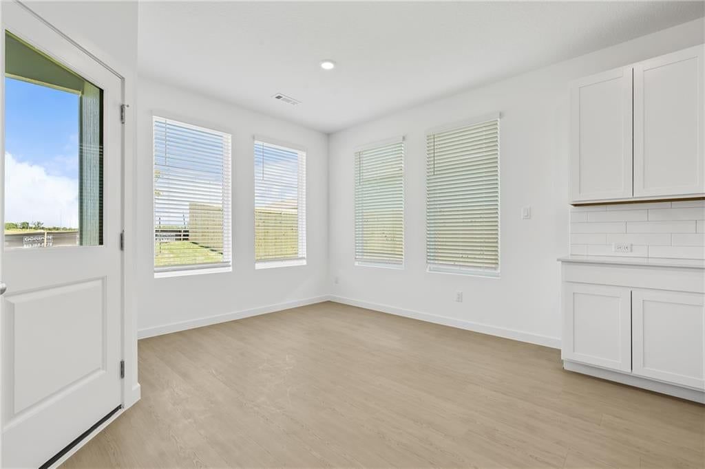 Photo 11 of 24 - 22535 W 214th Street, Spring Hill, KS 66083