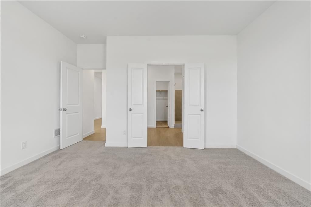 Photo 13 of 24 - 22535 W 214th Street, Spring Hill, KS 66083