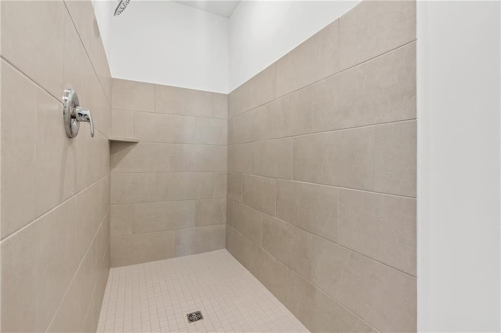 Photo 16 of 24, 22535 W 214th Street, Spring Hill, KS 66083
